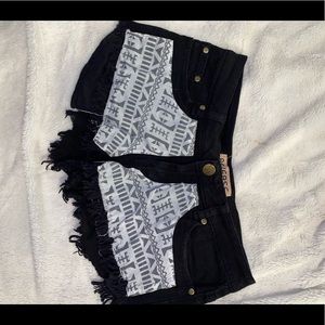 Shorts w/ White pattern